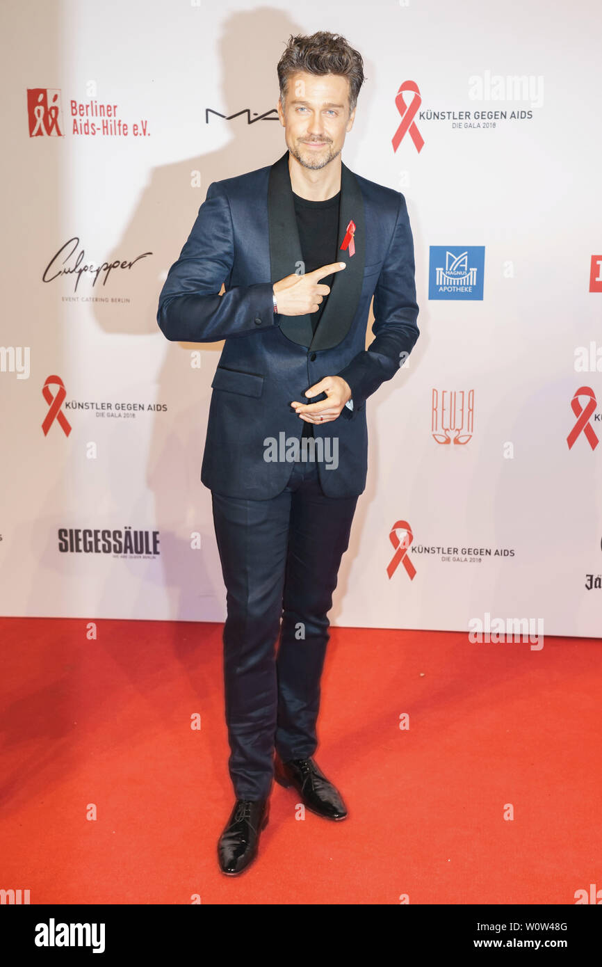 Wayne Carpendale during the Artists Against Aids Gala (Kuenstler gegen Aids Gala) at Stage Theater des Westens on November 19, 2018 in Berlin, Germany. Stock Photo