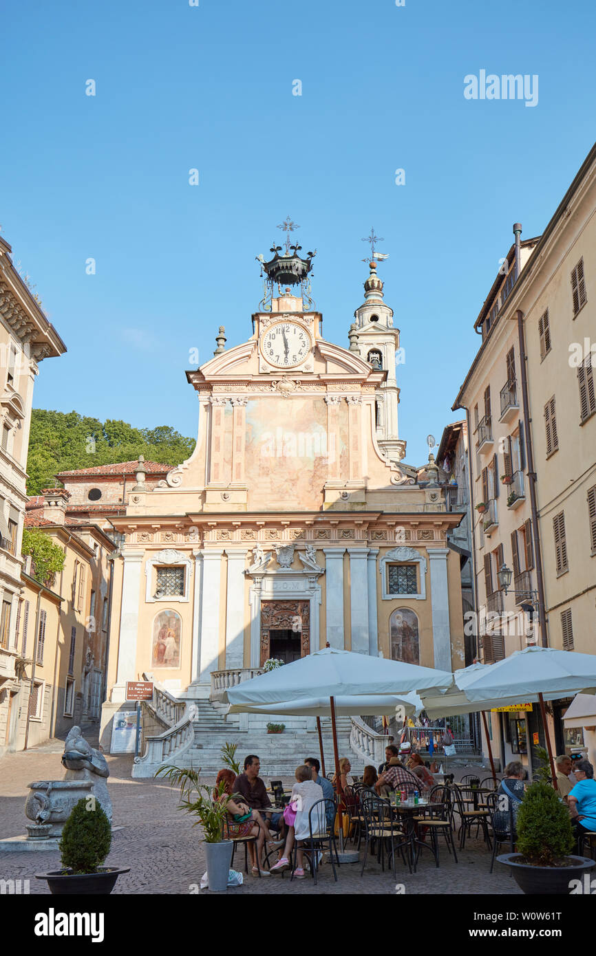 Modnov Table Cafe people italy hi-res stock photography and images - Alamy