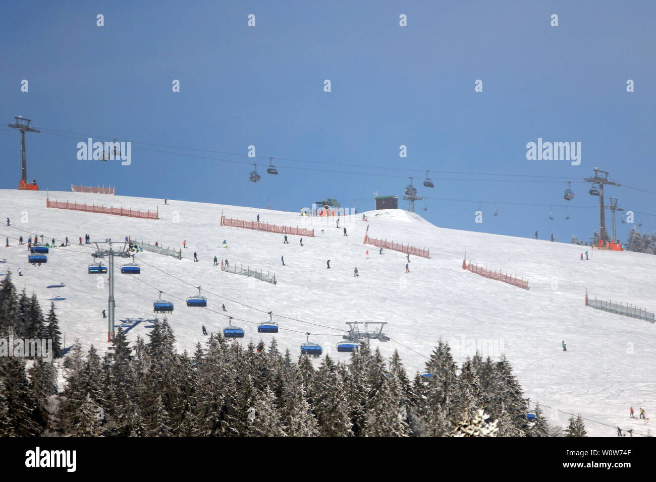 Am 1.493 Meter hoch gelegen Feldberg wurde die Skisaison eröffnet, Winterimpressionen aus der Feldberg-Region Stock Photo