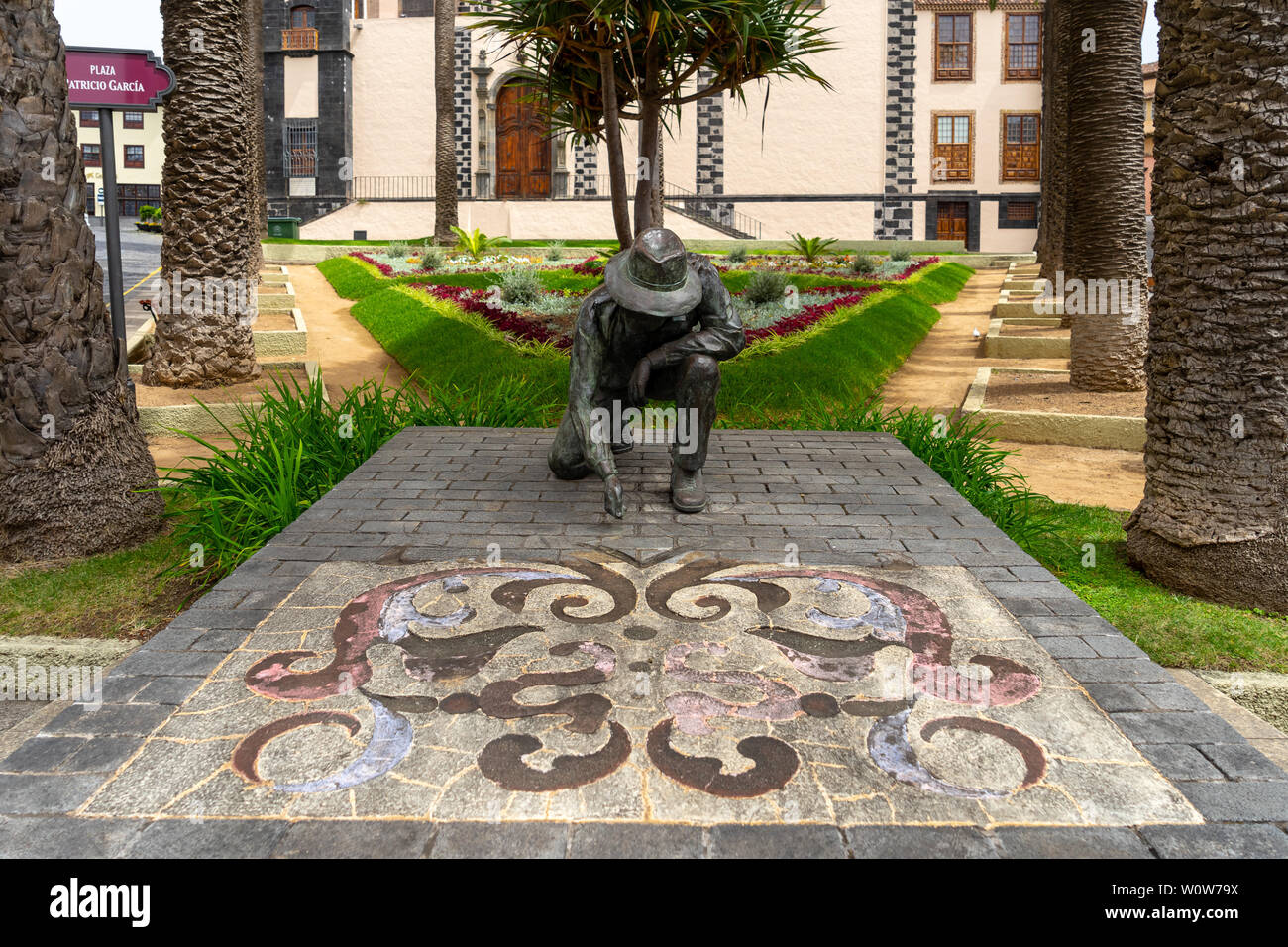 LA OROTAVA, TENERIFE, CANARY ISLANDS, SPAIN - JULY 25, 2018: A monument to the makers of sand and flower carpets (Homenaje al Alfombrista) by author Juan Carlos Armas Peraza. Stock Photo