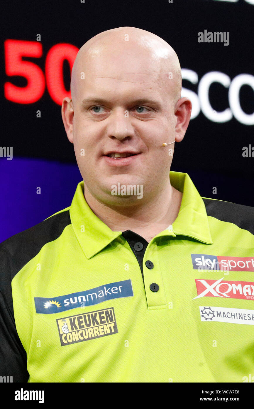 Michael van Gerwen Mighty Mike, ProSieben Promi-Darts-WM 2019, Maritim  Hotel, Köln, 05.01.2019 Stock Photo - Alamy