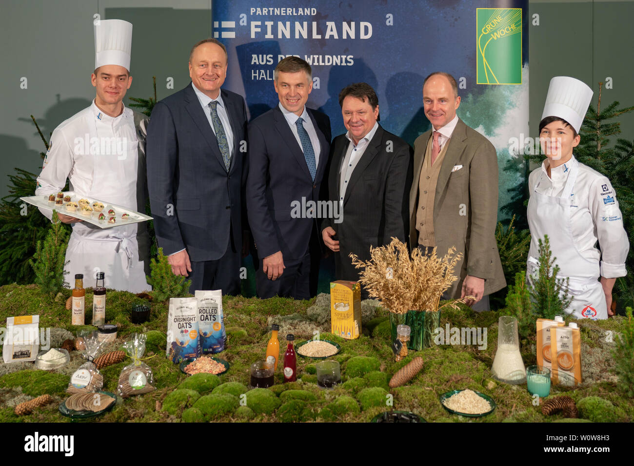 IGW 2019 - Culinary greetings from partner country Finland of the International Green Week Berlin 2019 to the German food and agriculture industry - Samuel Mikander, Chief Culinary Team of Finland; Joachim Rukwied, President of the German Farmers' Association; Juha Marttila, President of the Federation of Agricultural Producers and Forest Owners (MTK), Finland; Christoph Minhoff, Chief Executive of the Federal Food Law and Food Science (BLL) and the Federal Association of the German Food Industry (BVE); Dr. Christian Göke, CEO, Messe Berlin GmbH; Katja Tuomainen, Chief Culinary Team of Finland Stock Photo