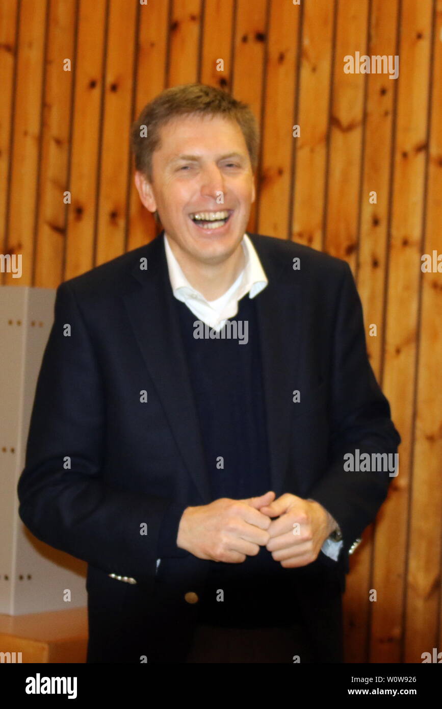 Bürgermeisterkandidat Johannes Albrecht bei der Bürgermeisterwahl Gemeinde Feldberg 2019 Stock Photo
