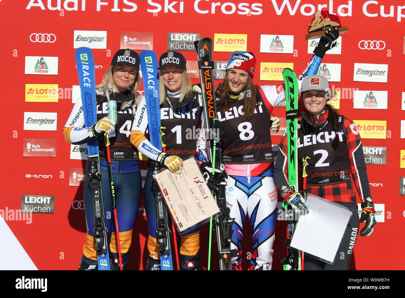 Strahlende Siegerinnen beim FIS Ski Cross Weltcup auf dem Feldberg, v.li. Lisa Andersson (Schweden /SWE), Sandra Naeslund (Schweden, Rang 1), Alizee BARON (Frankreich / FRA) und Marielle Thompson (CAN/Rang 4) Stock Photo