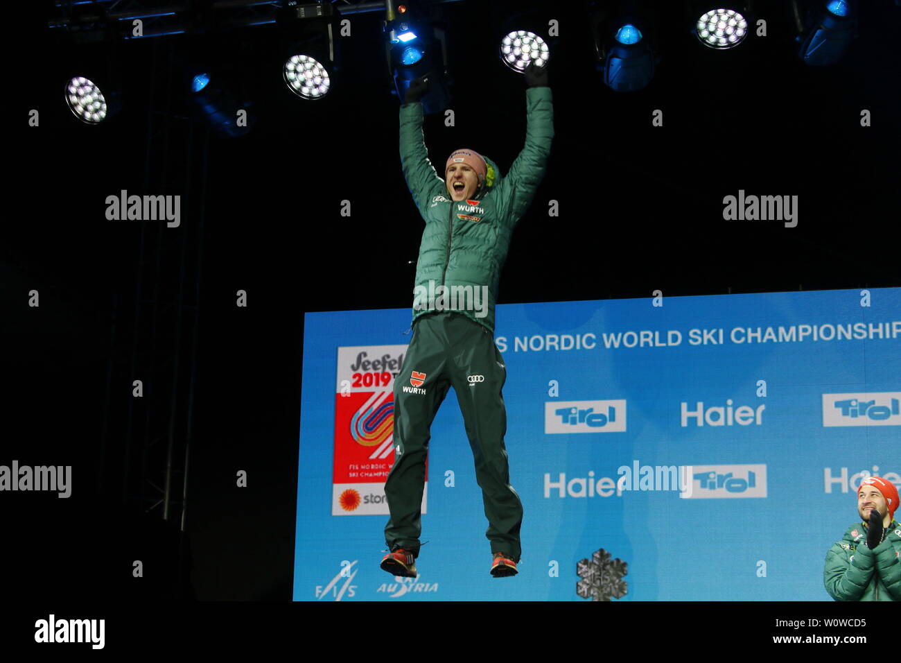 Karl Geiger (SC Oberstdorf) bei der Medaillenvergabe auf der Medal Plaza Skispringen Herren, FIS Nordische Ski-WM 2019 in Innsbruck Stock Photo