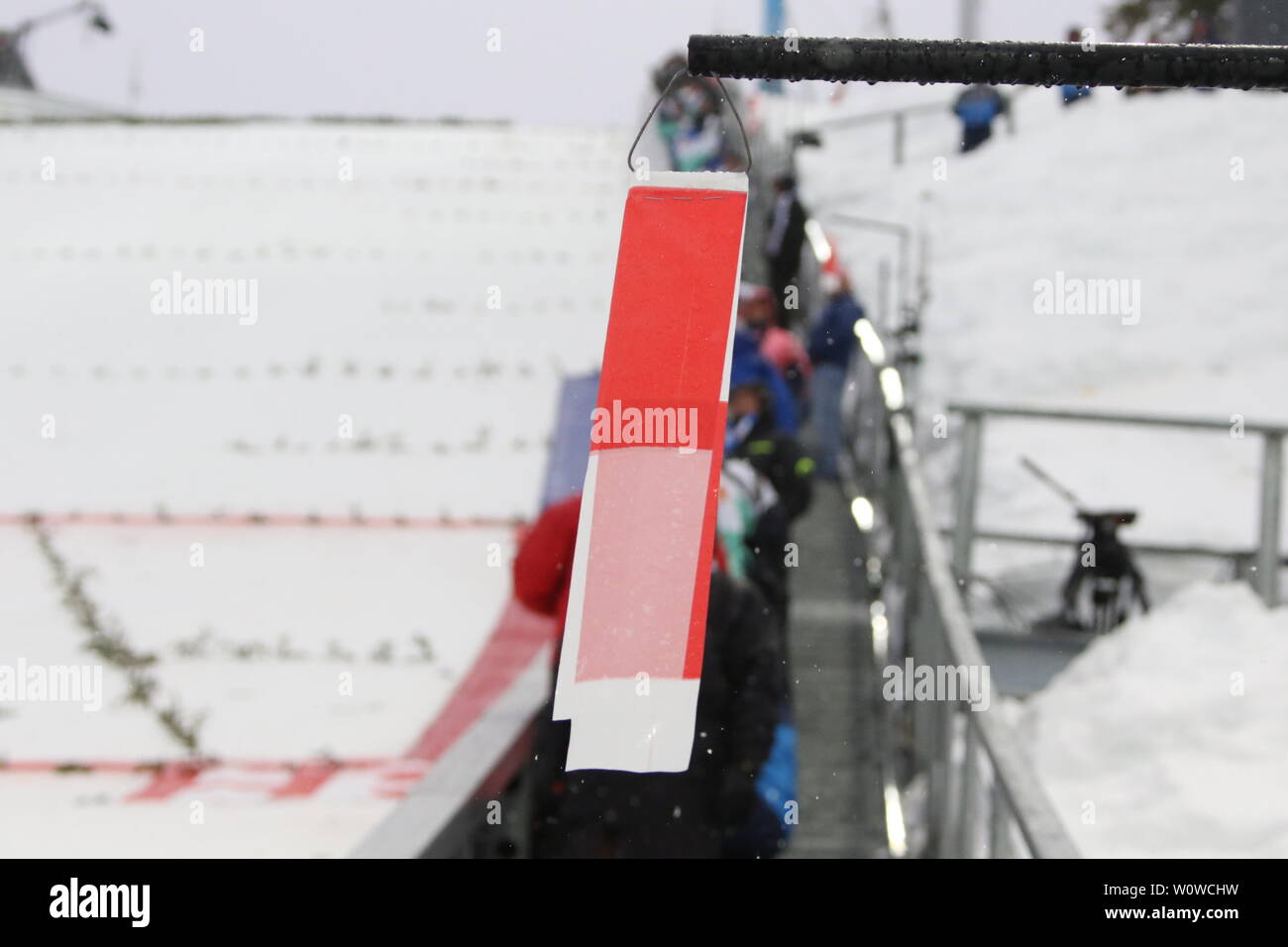 Windfähnchen beim Skispringen Herren NH, FIS Nordische Ski-WM 2019 in Seefeld Stock Photo