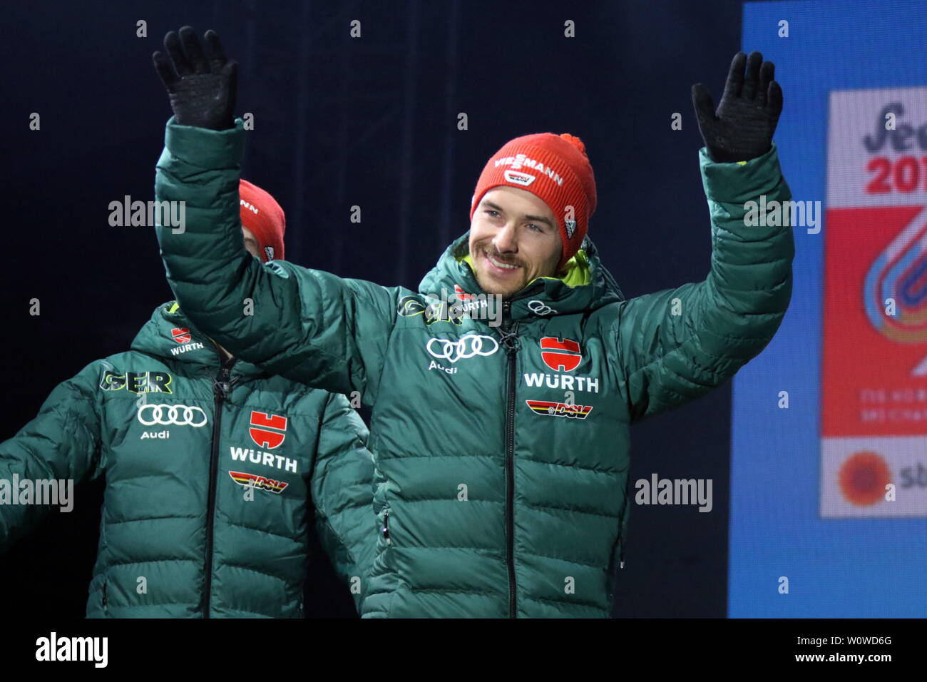 Gequältes Lächeln: Fabian Riessle (SZ Breitnau /Deutschland) bei der Medaillenvergabe für den Teamwettkampf in der  Nordische Kombination, FIS Nordische Ski-WM 2019 in Seefeld Stock Photo