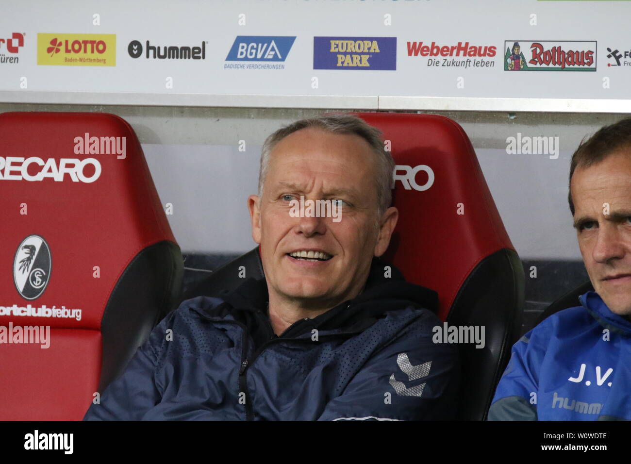 Hatte gut lachen: Trainer Christian Streich (Freiburg),   1. BL: 18-19: 25. Sptg. -  SC Freiburg vs. Hertha BSC Berlin  DFL REGULATIONS PROHIBIT ANY USE OF PHOTOGRAPHS AS IMAGE SEQUENCES AND/OR QUASI-VIDEO  Foto: Joachim Hahne/johapress Stock Photo