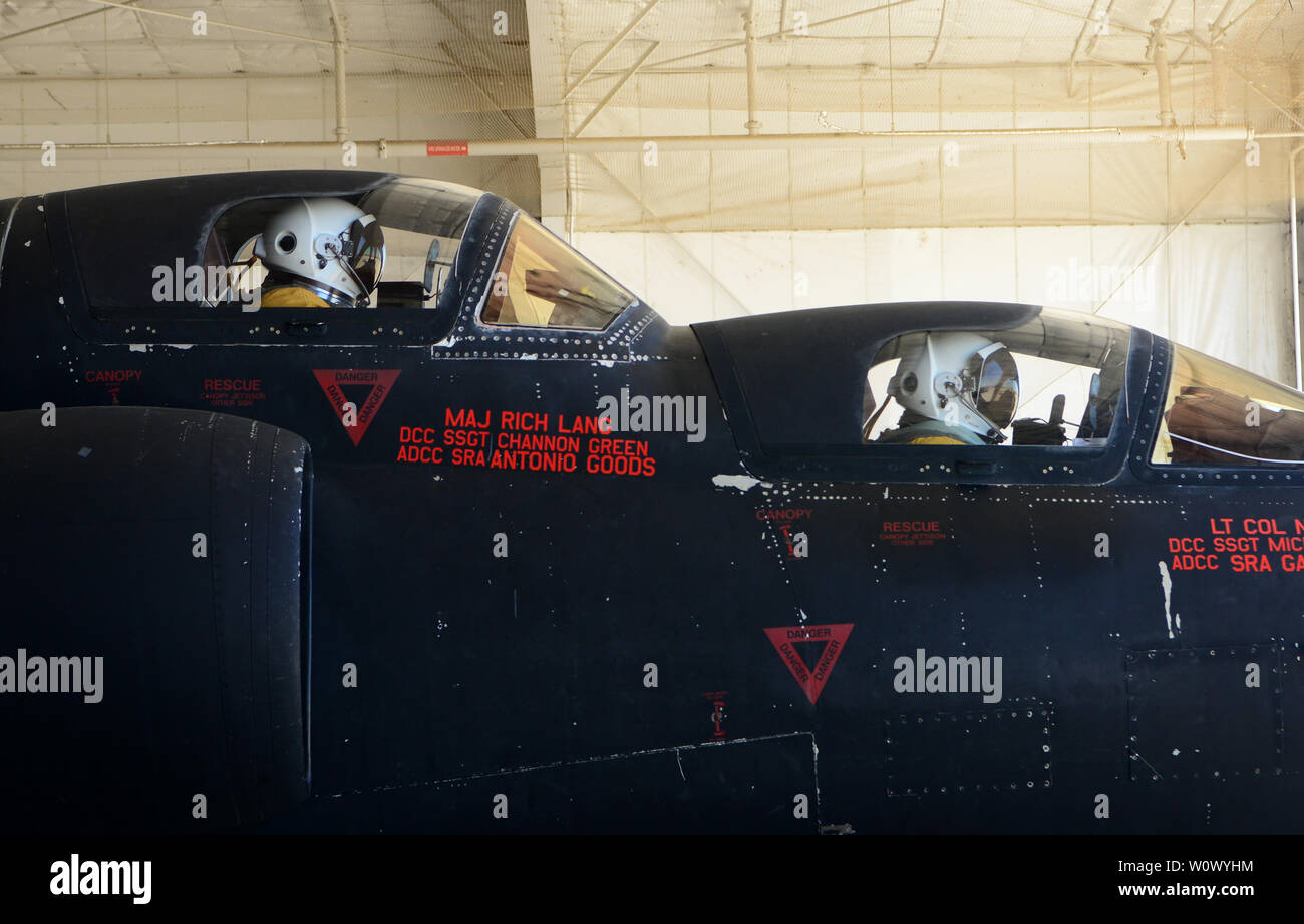 U-2 Dragon Lady pilots prepare for a sortie June 26, 2019, at Beale Air Force Base, California. U-2 maintainers provide support to 9th Reconnaissance Wing operations around the world. (U.S. Air Force photo by Senior Airman Tristan D. Viglianco) Stock Photo