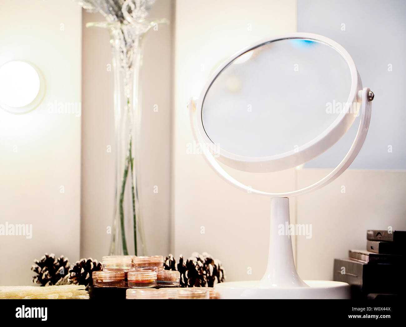 Dressing Table Mirror Round High Resolution Stock Photography And Images Alamy