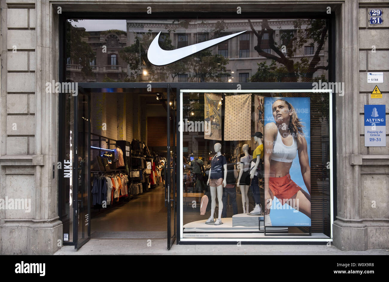 Contributor carriage Fee Spain. 29th May, 2019. American multinational clothing corporation Nike  store in Spain. Credit: Miguel Candela/SOPA Images/ZUMA Wire/Alamy Live  News Stock Photo - Alamy