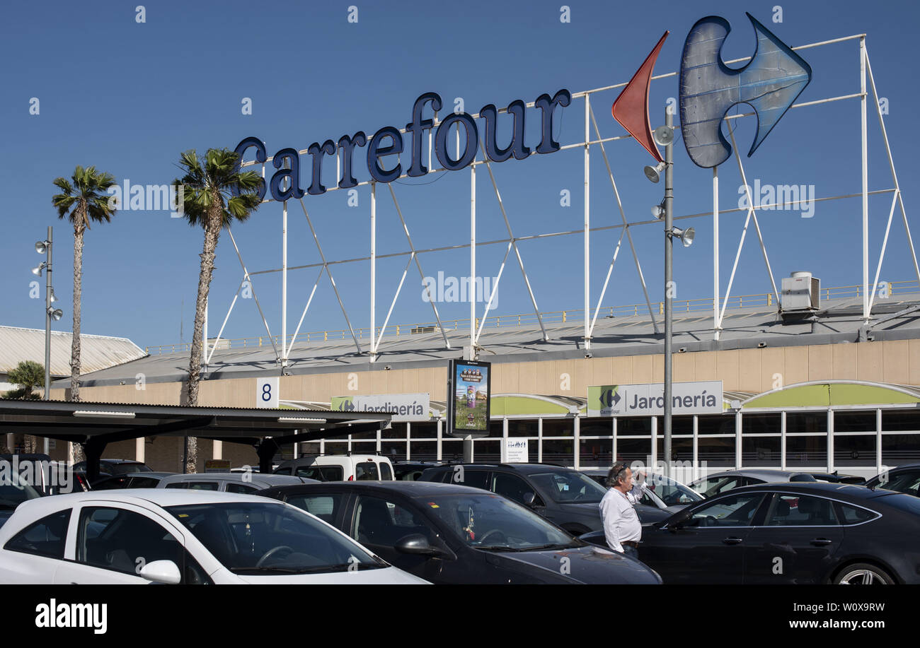 Spain. 5th June, 2019. A French multinational supermarket chain, Carrefour, logo seen in Spain. Credit: Miguel Candela/SOPA Images/ZUMA Wire/Alamy Live News Stock Photo