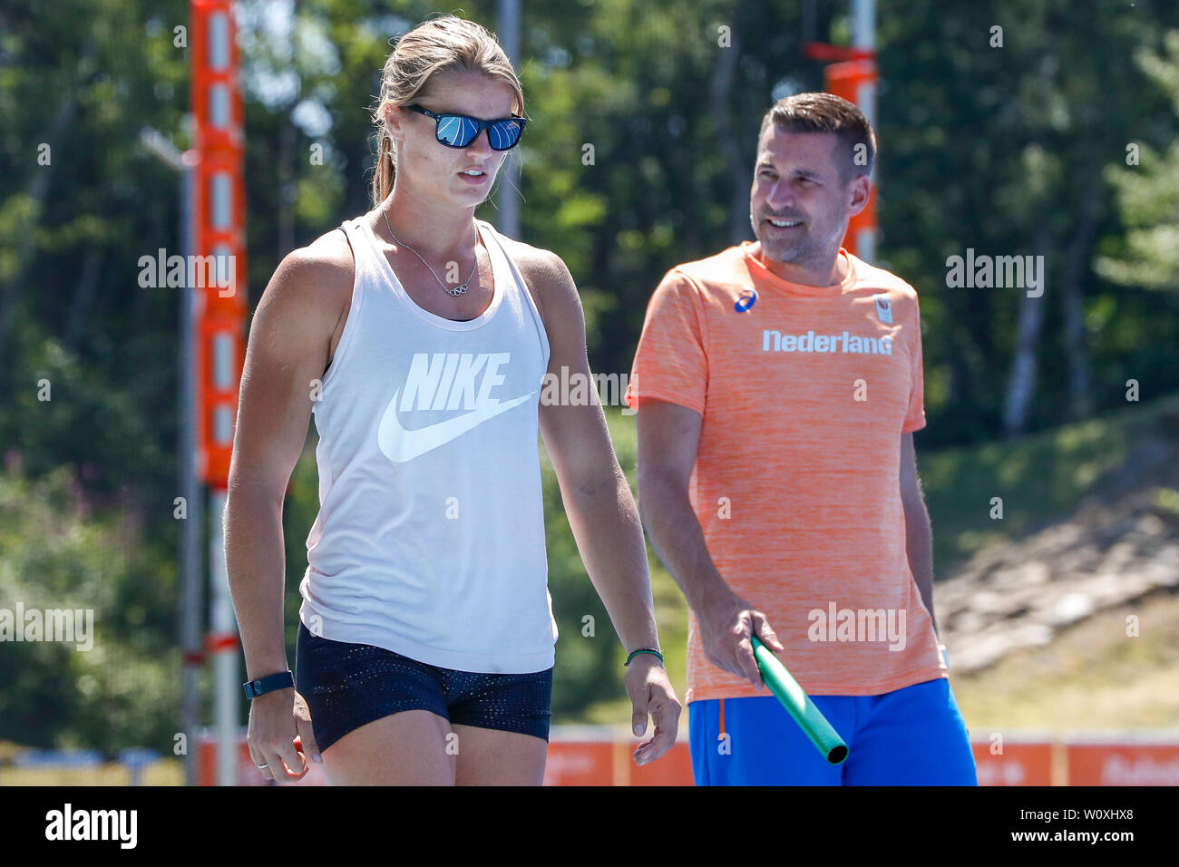 ARNHEM , 27-06-2019 , Papendal training centre , (L-R) Dafne Schippers and  National team coach Laurent Meuwly during the 4 x 100m relay training of  the Dutch team Stock Photo - Alamy