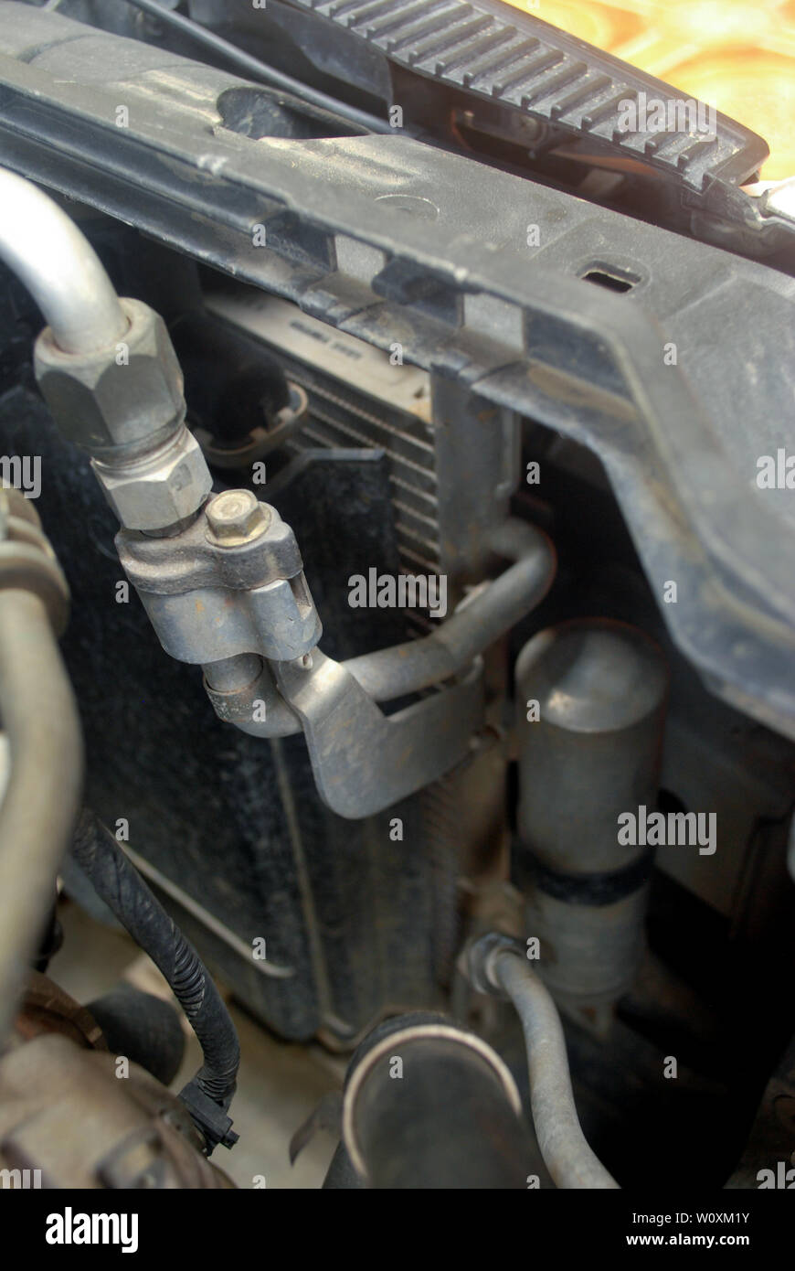 Car radiator system Maintenance of opening the radiator cap Car cooling