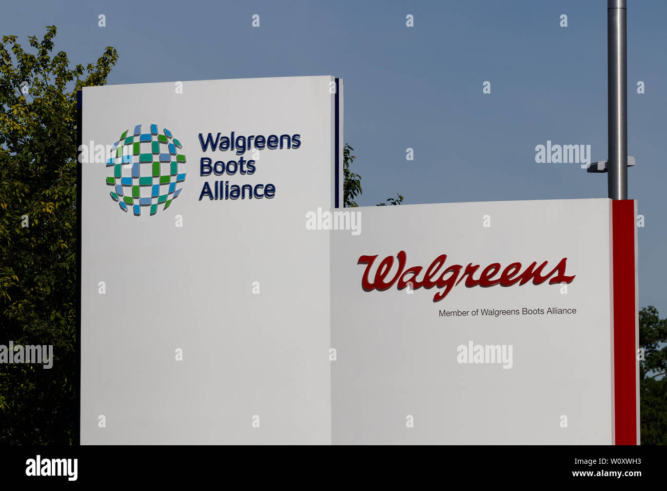 Deerfield - Circa June 2019: Walgreens Boots Alliance Headquarters. WBA  brought together Walgreens and Alliance Boots pharmaceuticals XI Stock  Photo - Alamy