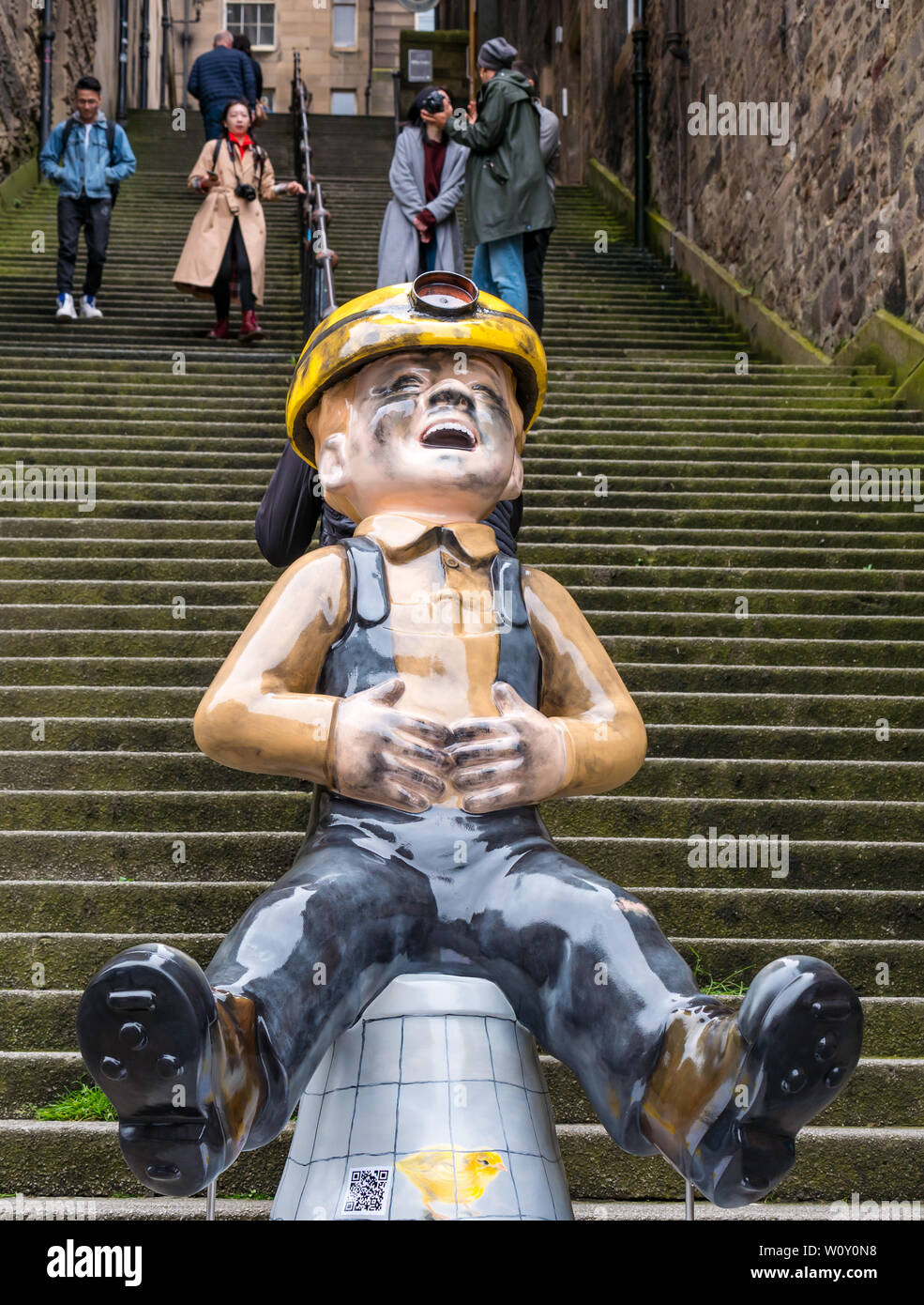 Oor Wullie Bucket Art Trail by Kelty Art Collective as coal miner, Warriston's Close, Edinburgh steps, Scotland, UK Stock Photo