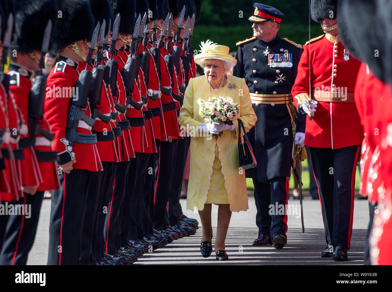 Queen Elizabeth Ii Inspects The Guard Of Honour F Coy Scots Guards During The Ceremony Of The Keys At The Palace Of Holyroodhouse In Edinburgh Stock Photo Alamy Queen Elizabeth Ii Inspects The Guard Of Honour F Coy Scots Guards During The Ceremony Of The Keys At The Palace Of Holyroodhouse In Edinburgh Stock Photo Alamy
