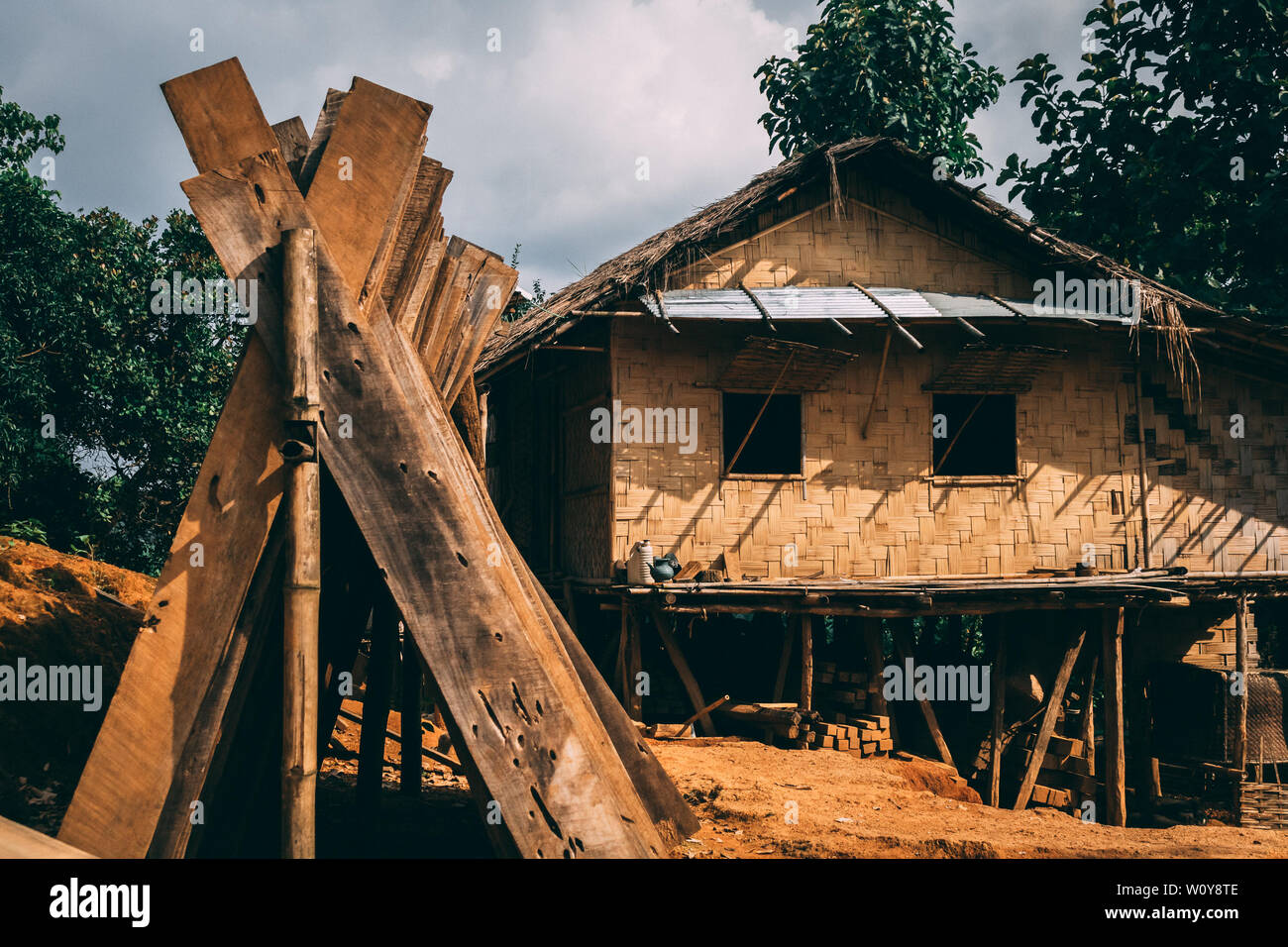 Wooden house bangladesh hi-res stock photography and images - Alamy