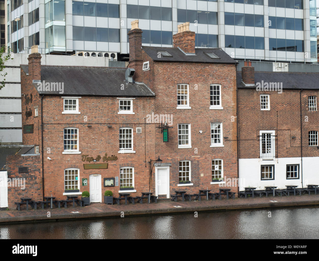 Birmingham and Worcester Canal Stock Photo - Alamy