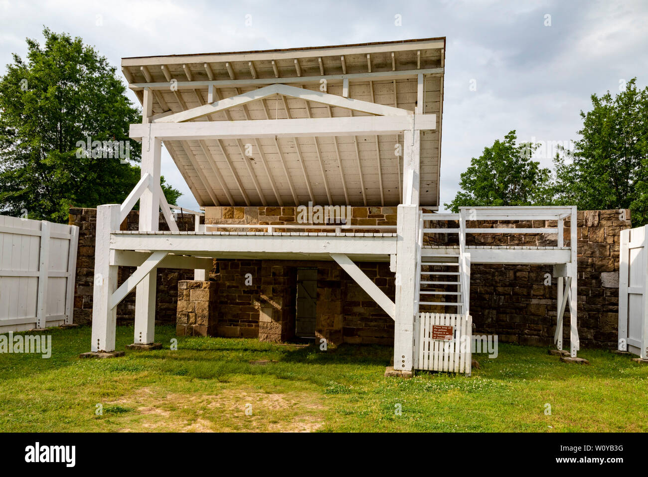 Fort Smith, Arkansas - The gallows at Fort Smith National Historic Site. Eighty-six people were executed here between 1873 and 1896. The gallows were Stock Photo