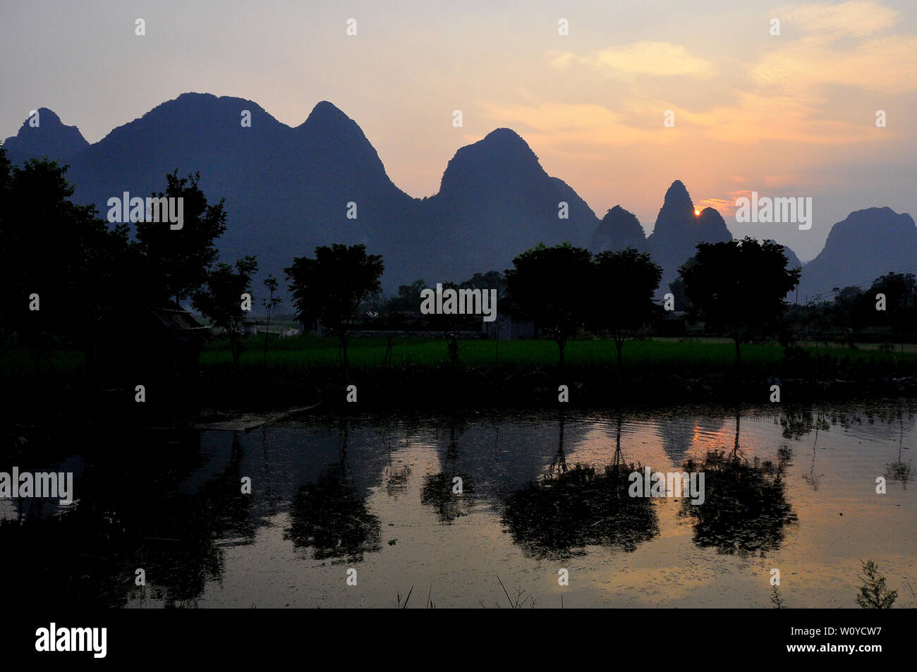 Guilin li river hi-res stock photography and images - Alamy