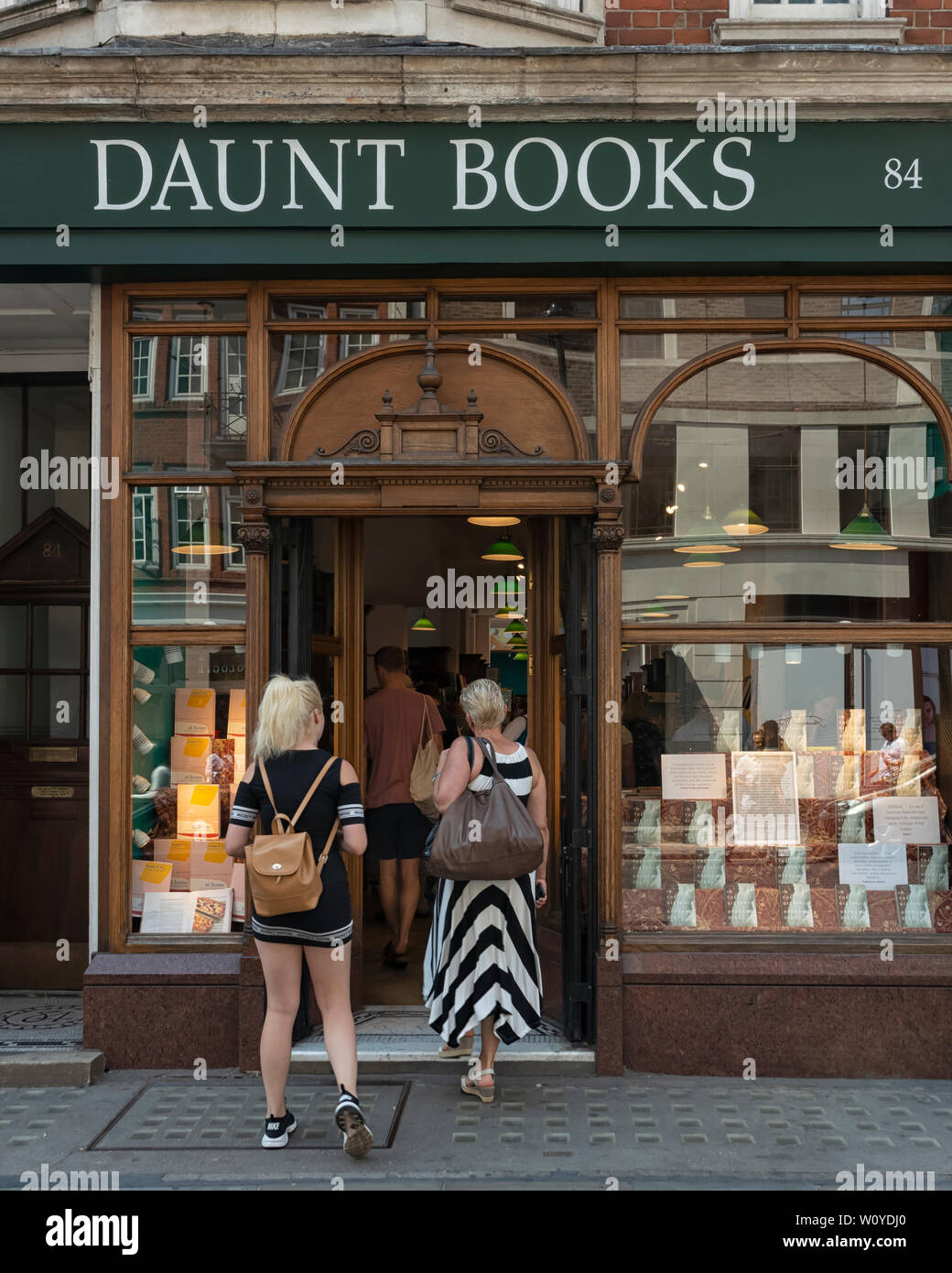 High Street Bookshop High Resolution Stock Photography and Images - Alamy