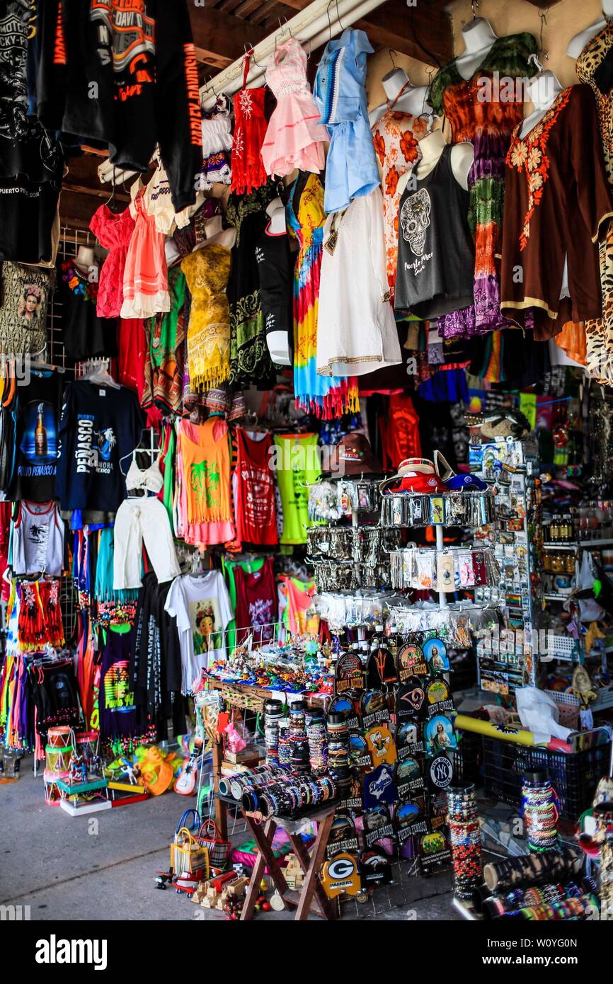 Sales of souvenirs in the tourist destination Puerto Peñasco, Sonora, Mexico.  crafts, art, handicrafts, beachwear and accessories, ceramics, sunglasses,  Mexican handicrafts, leather guarache, Mexican guarache, sun hat and  decorative items. (Photo: Luis