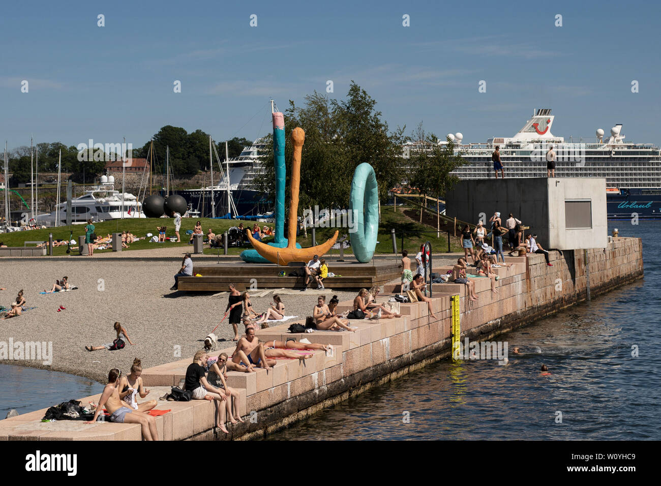 Tjuvholmen sculpture park hi-res stock photography and images - Alamy