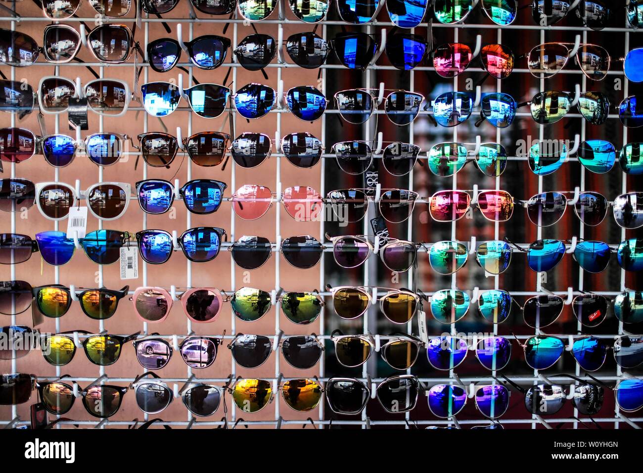 sun lenses, dark lenses, colored lenses lenstes de sol, lentes oscuros, lentes  de colores Sales of souvenirs in the tourist destination Puerto Pe–asco  Stock Photo - Alamy