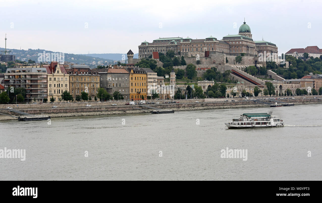 Historic royal palace at castle hill danube river in budapest hi-res ...