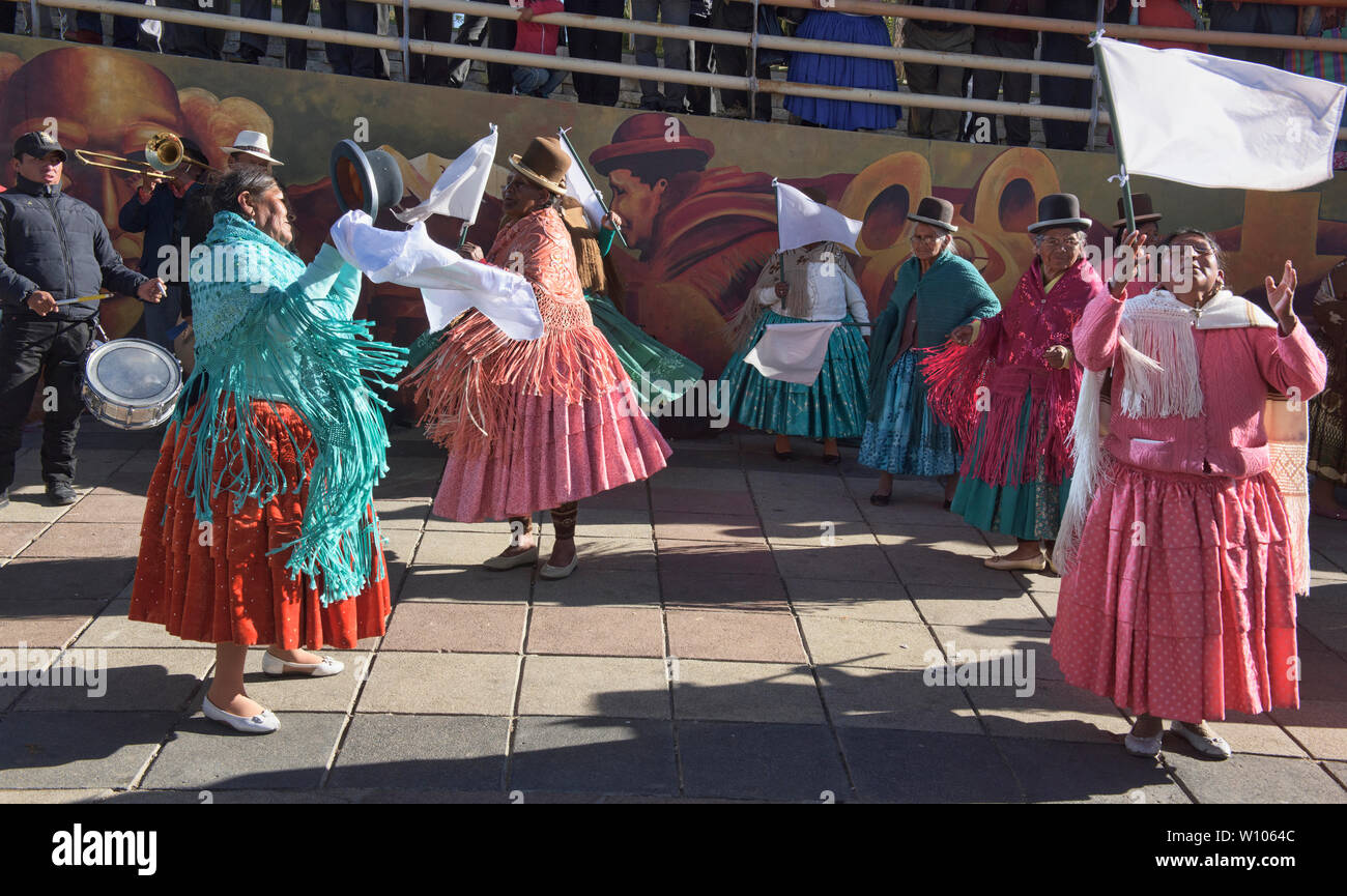 Cholitas dancing in El Alto, La Paz, Bolivia Stock Photo