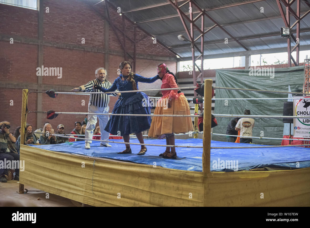 Cholita wrestling (Lucha Libre) in La Paz, Bolivia Stock Photo