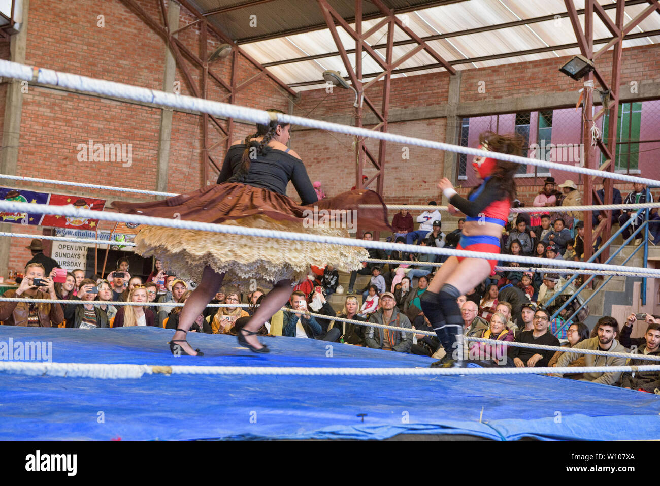 Cholita wrestling (Lucha Libre) in La Paz, Bolivia Stock Photo