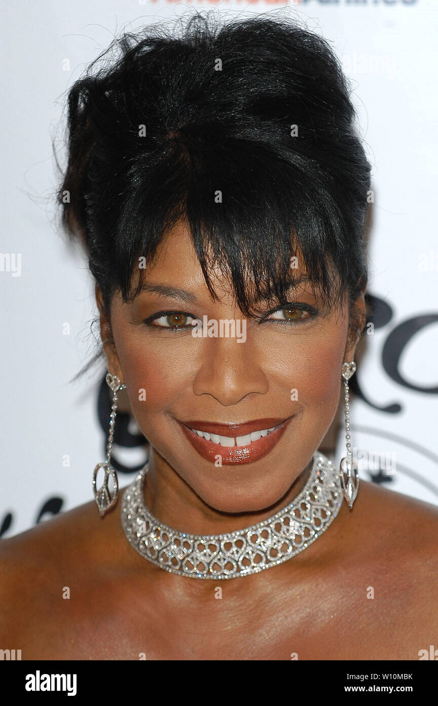 Natalie Cole at The 16th Annual Carousel of Hope Gala held at The Beverly Hilton Hotel in Beverly Hills, CA. The event took place on Saturday, October 23, 2004.  Photo by: SBM / PictureLux - All Rights Reserved   - File Reference # 33790-5635SBMPLX Stock Photo