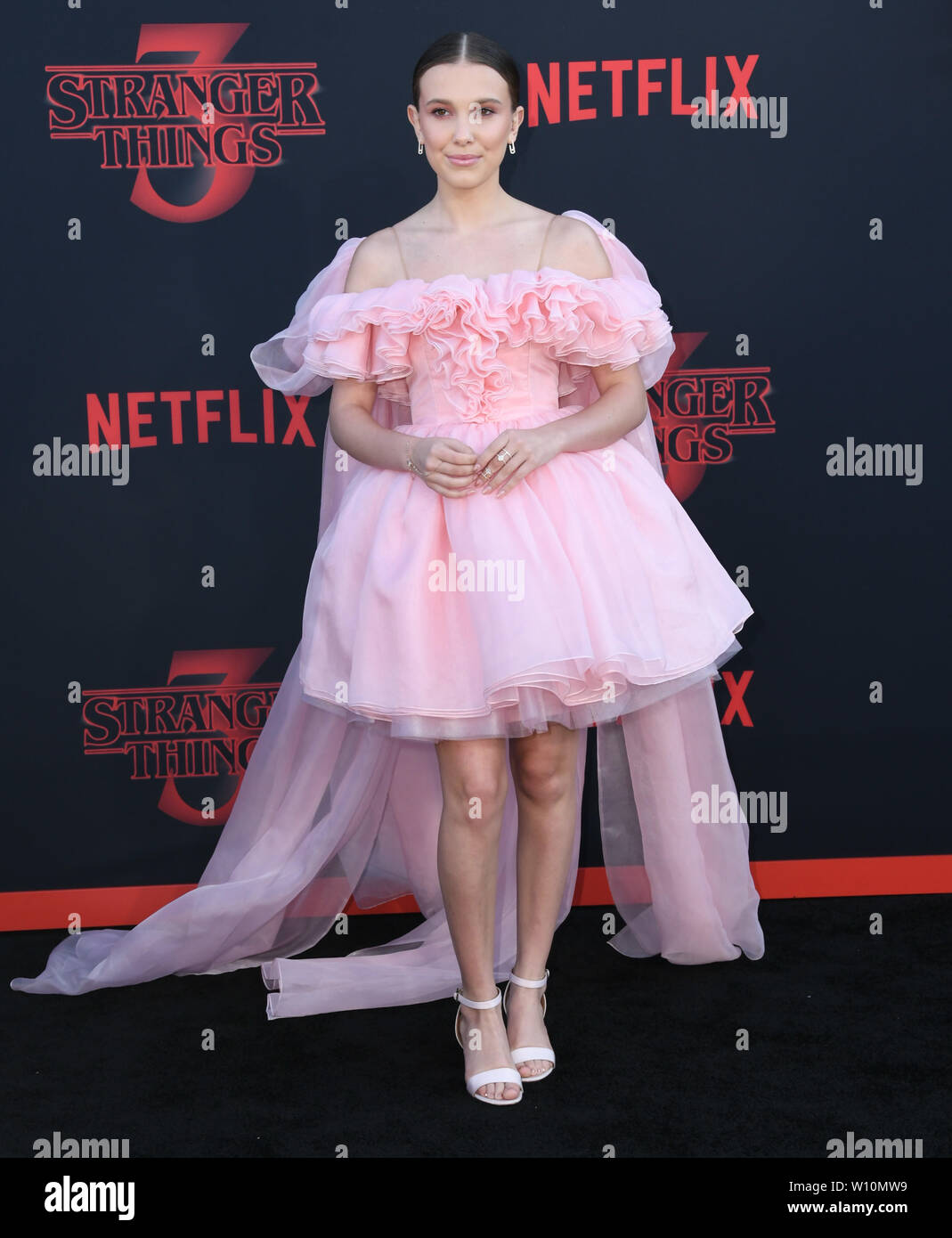 Stranger things cast hi-res stock photography and images - Alamy