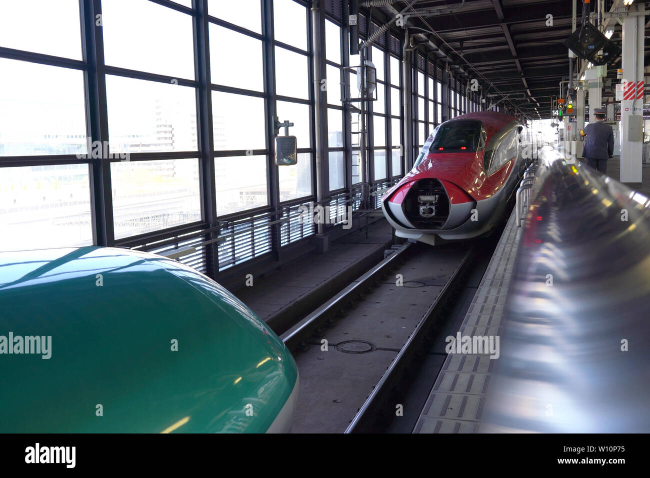 Shinkansen Hayabusa and Komachi combination and separation at JR Morioka Station Stock Photo