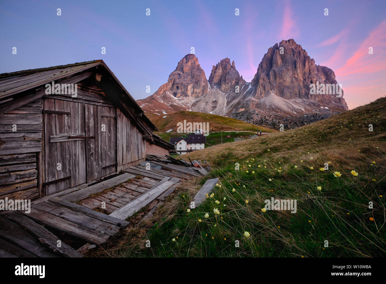 Old cabin in Dolomiti (Italy) with views to Sassolungo mountain at sunrise Stock Photo