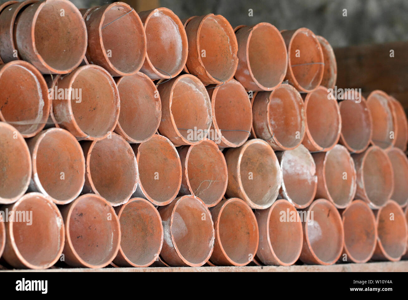 Clay pots hi-res stock photography and images - Alamy