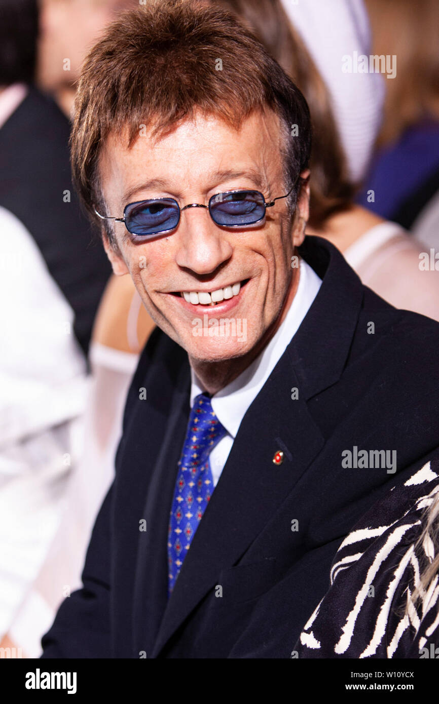 Robin Gibb of the Bee Gees attends a fashion show during London Fashion Week, February 2008. Stock Photo