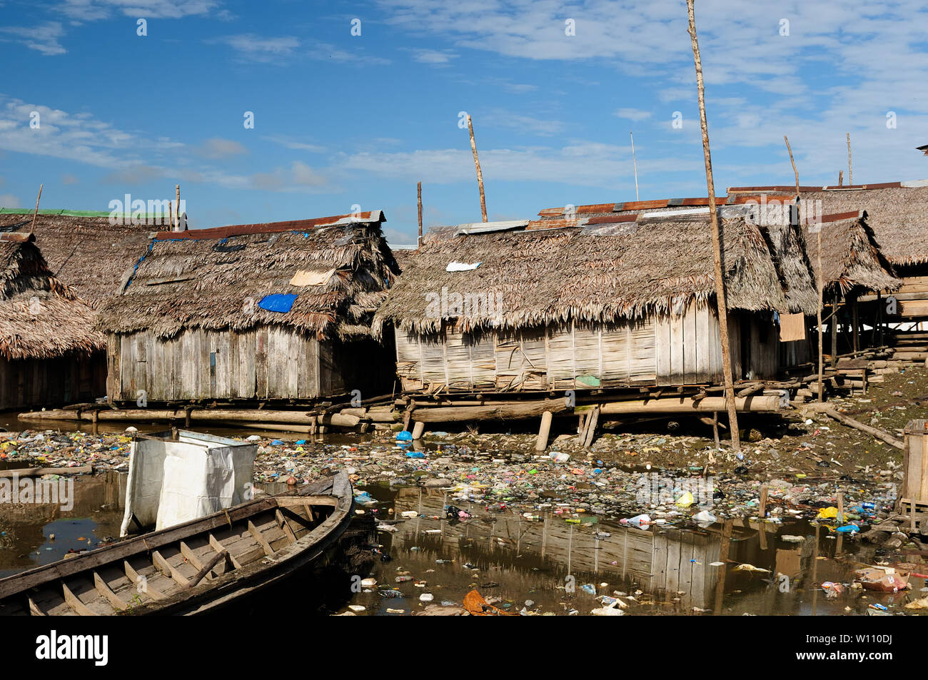 Amazon, Floating wooden houses in the Amazonia Iquitos major city, poor Belem district Stock Photo