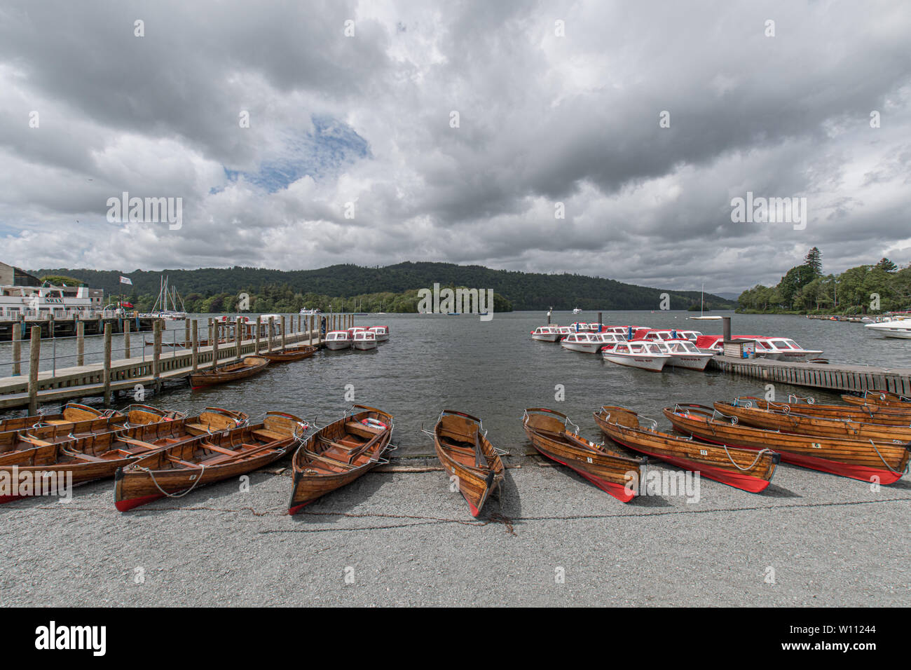 Hire a rowing boat hires stock photography and images Alamy