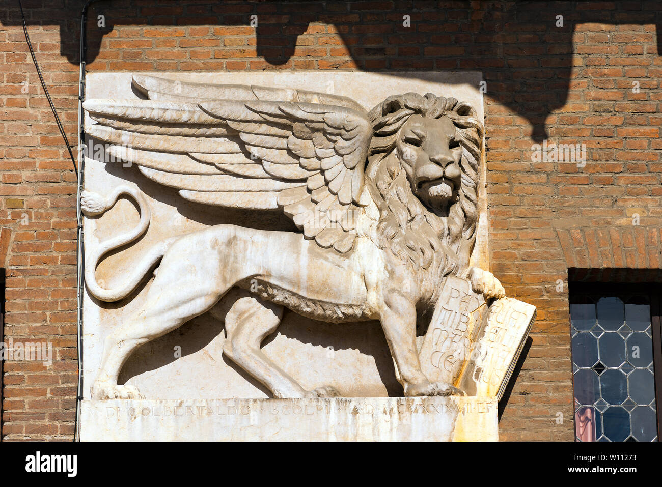 The winged lion of St Mark, symbol of the Venetian Republic, in Piazza dei Signori, Verona (UNESCO world heritage site), Veneto, Italy Stock Photo