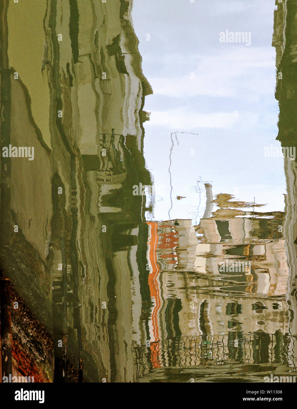 Reflection images of water hi-res stock photography and images - Alamy