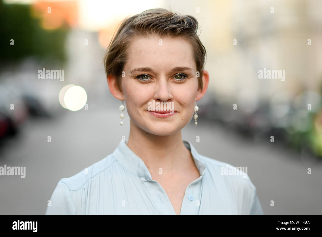 Munich, Germany. 28th June, 2019. Nadja Bobyleva, actress, comes to the restaurant Kaisergarten for the ARD Degeto reception as part of the Munich Film Festival. Credit: Tobias Hase/dpa/Alamy Live News Stock Photo