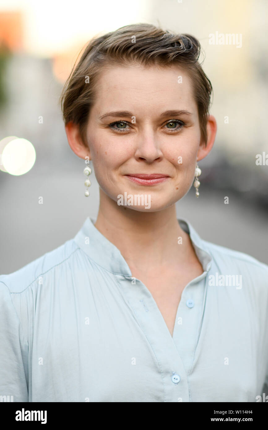 28 June 2019, Germany (German), Munich: Nadja Bobyleva, actress, comes to the restaurant Kaisergarten for the ARD Degeto reception as part of the Munich Film Festival. Photo: Tobias Hase/dpa Stock Photo