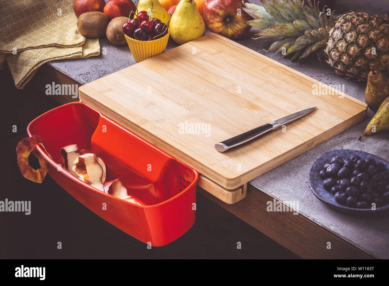 Cutting board apple hi-res stock photography and images - Page 22