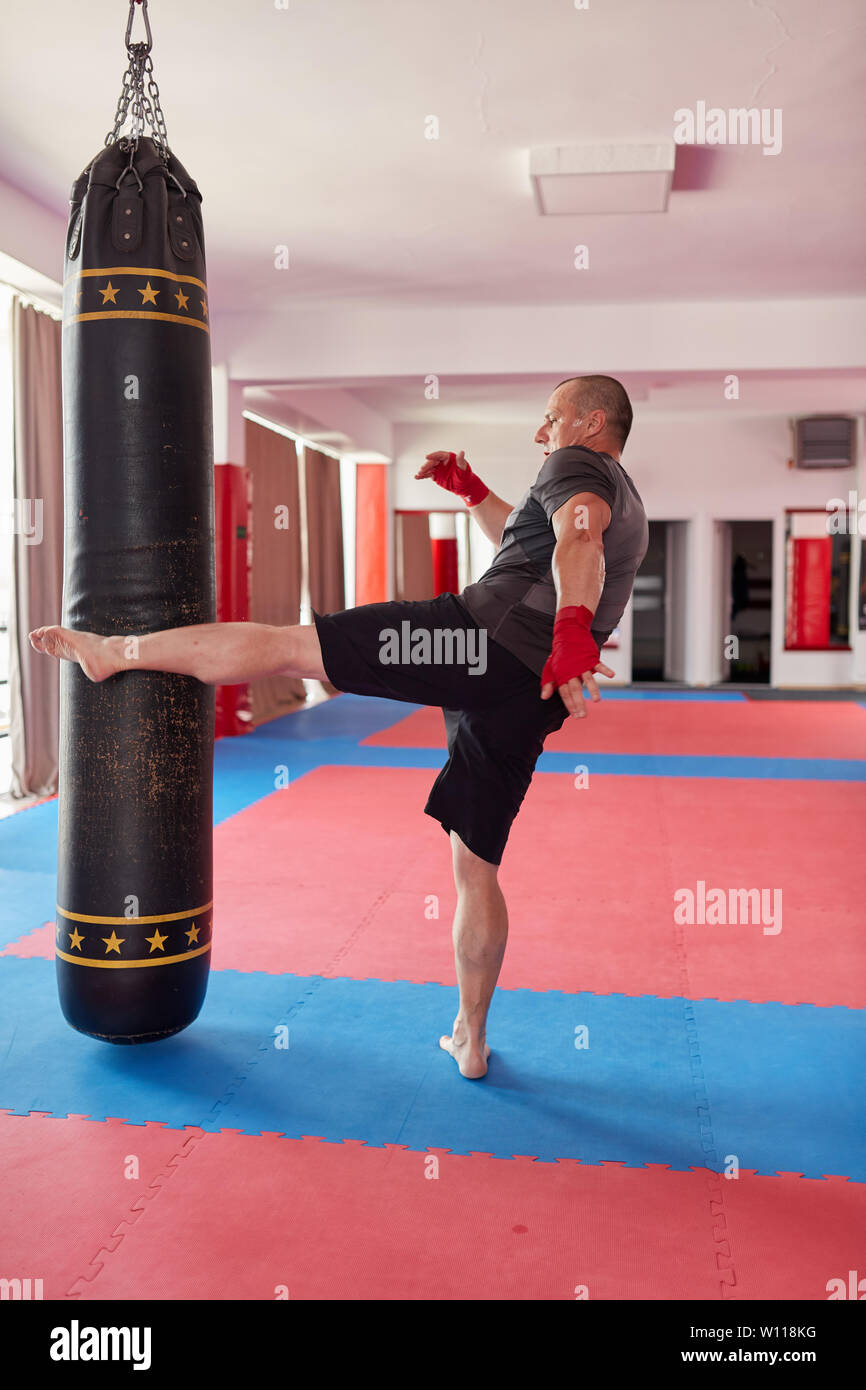 Muay thai fighter kicking the heavy bag Stock Photo Alamy