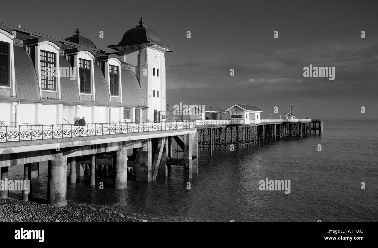 Penarth Pier, a Victorian era pier in the town of Penarth, Vale of Glamorgan. Stock Photo