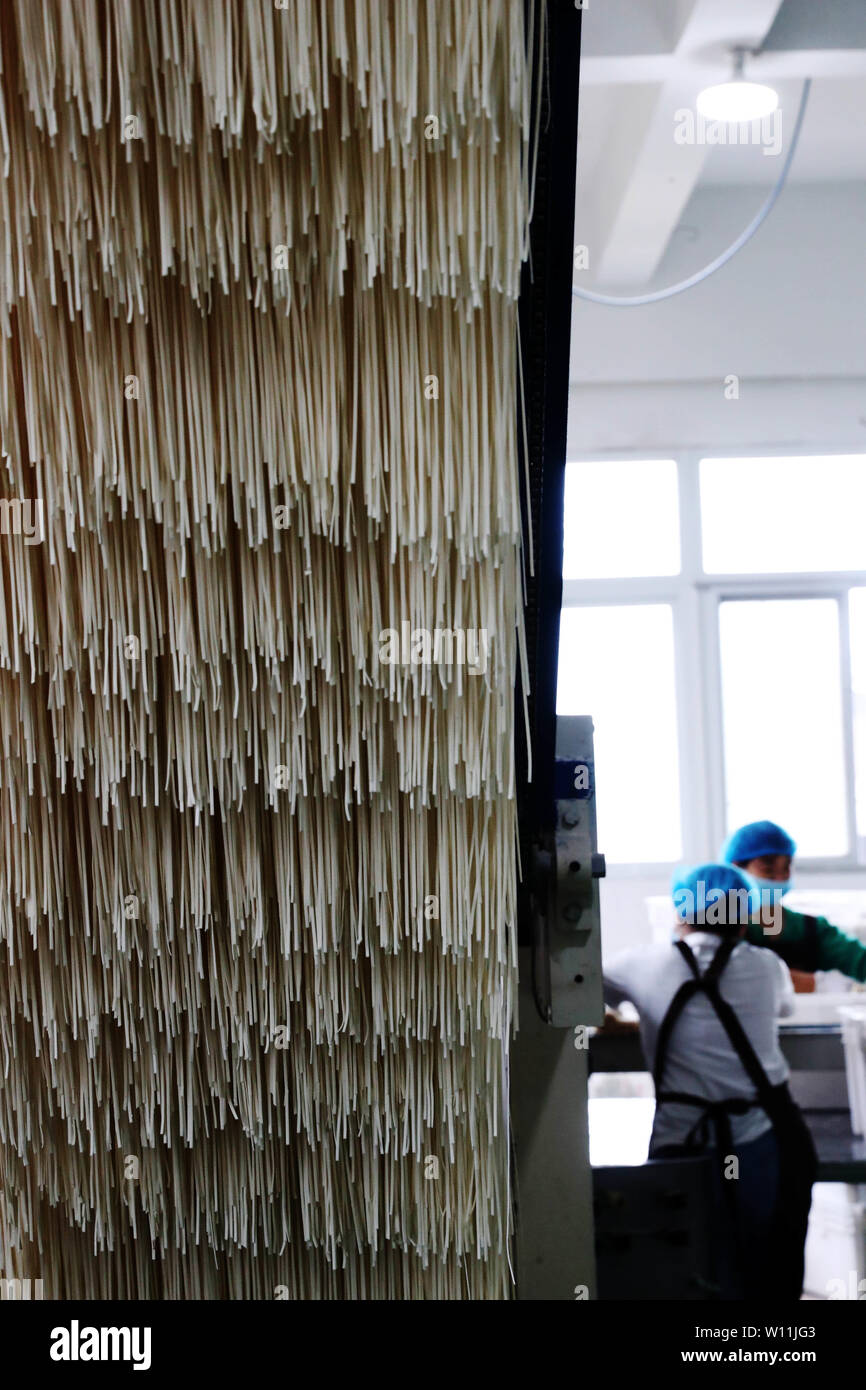 190629 Chongqing June 29 2019 Xinhua Workers Sort