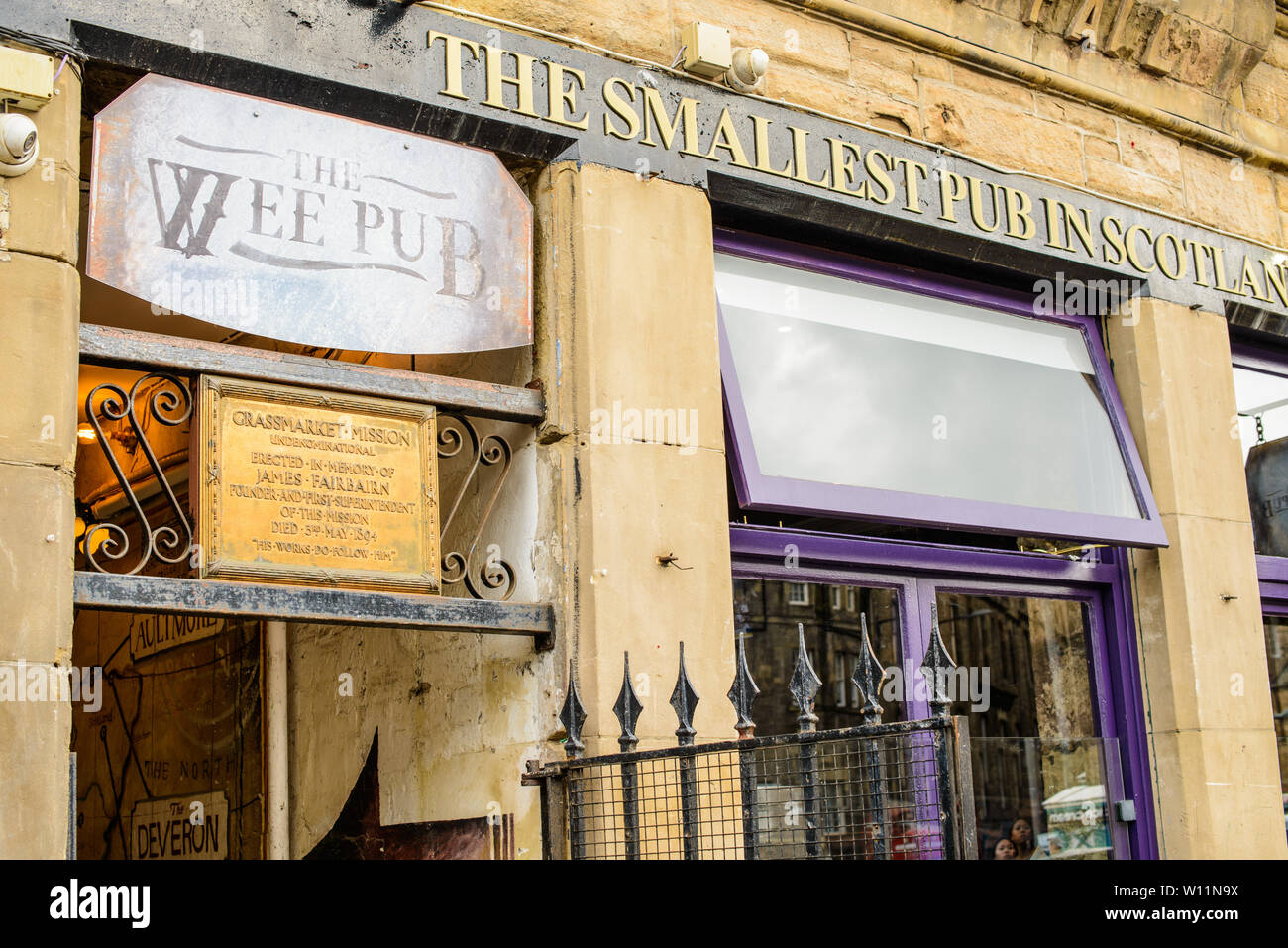 The Wee Pub, in Grassmarket, Edinburgh Old Town, claims to be the smallest pub in Scotland. Stock Photo